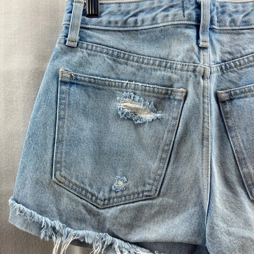 Abercrombie Fitch Mom‎ High Rise Denim Shorts Distressed Frayed Light Wash 26/2